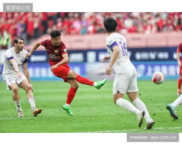 武磊一击制胜终结成都蓉城连胜纪录，上海海港展现卫冕冠军的战术韧性。